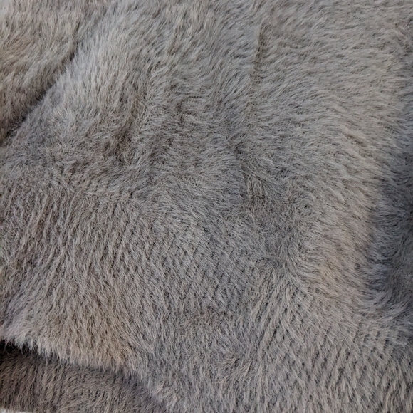 Fuzzy knit crop - aritzia - Sunday best - Picture 3 of 3